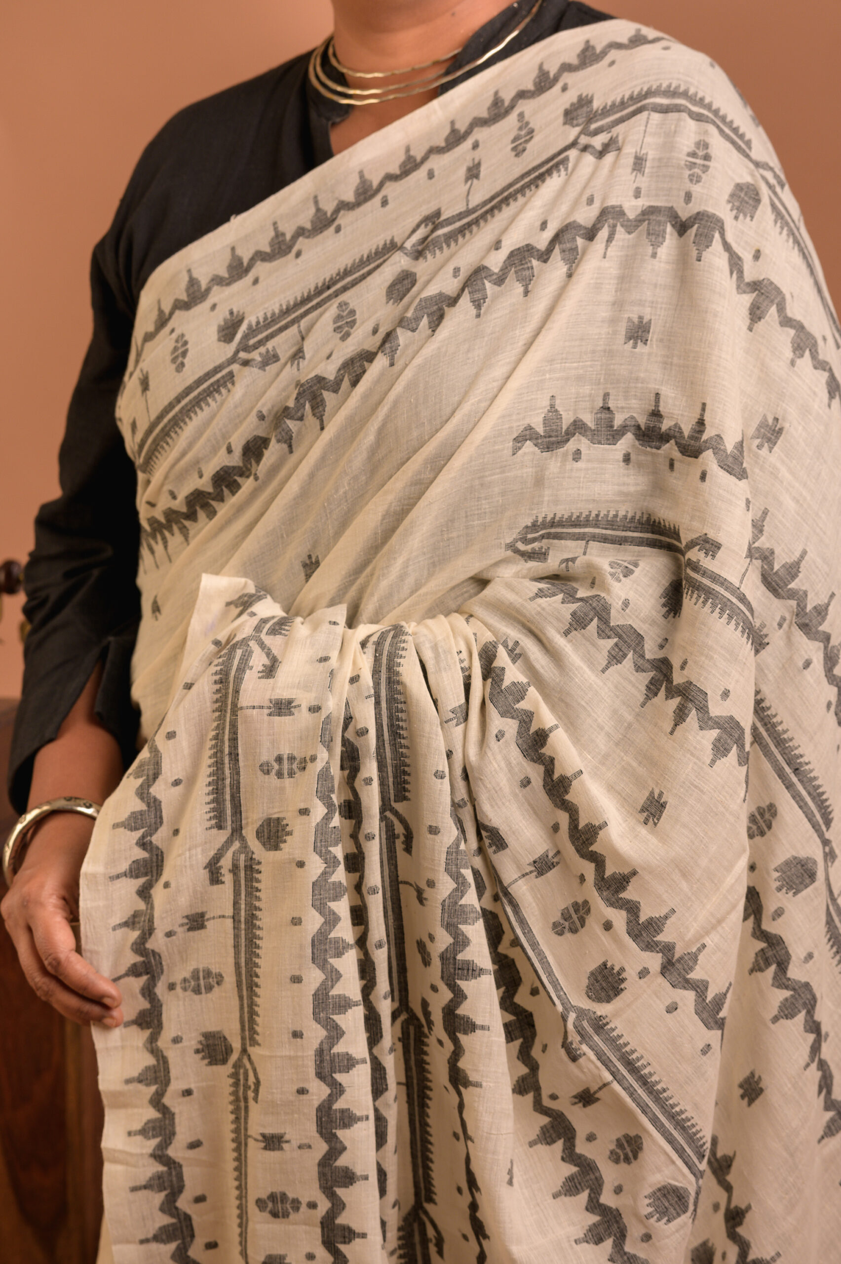 UTTOMA - Handwoven handspun cotton Jamdani - Image 2