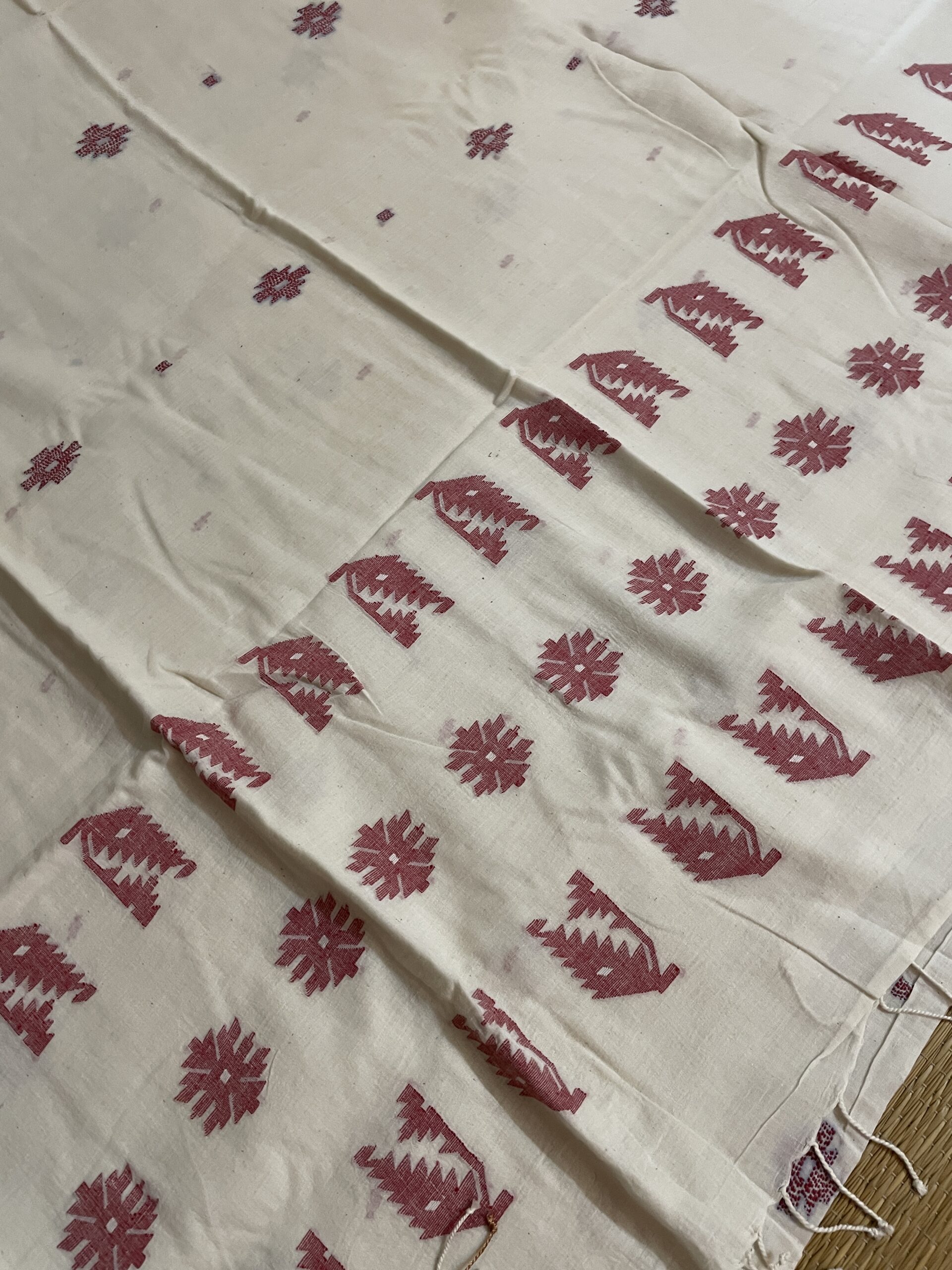 ANTARA - Handspun cotton jamdani saree with kantha motifs - Image 4