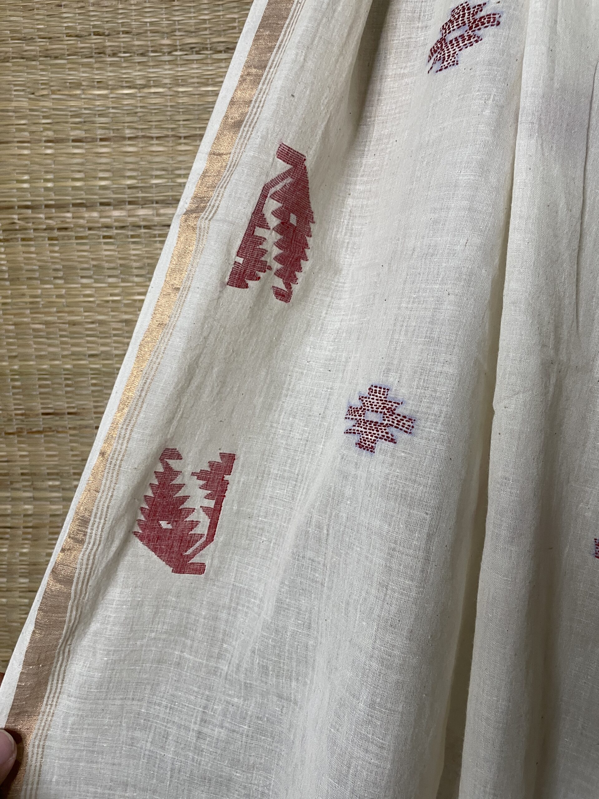 ANTARA - Handspun cotton jamdani saree with kantha motifs - Image 7