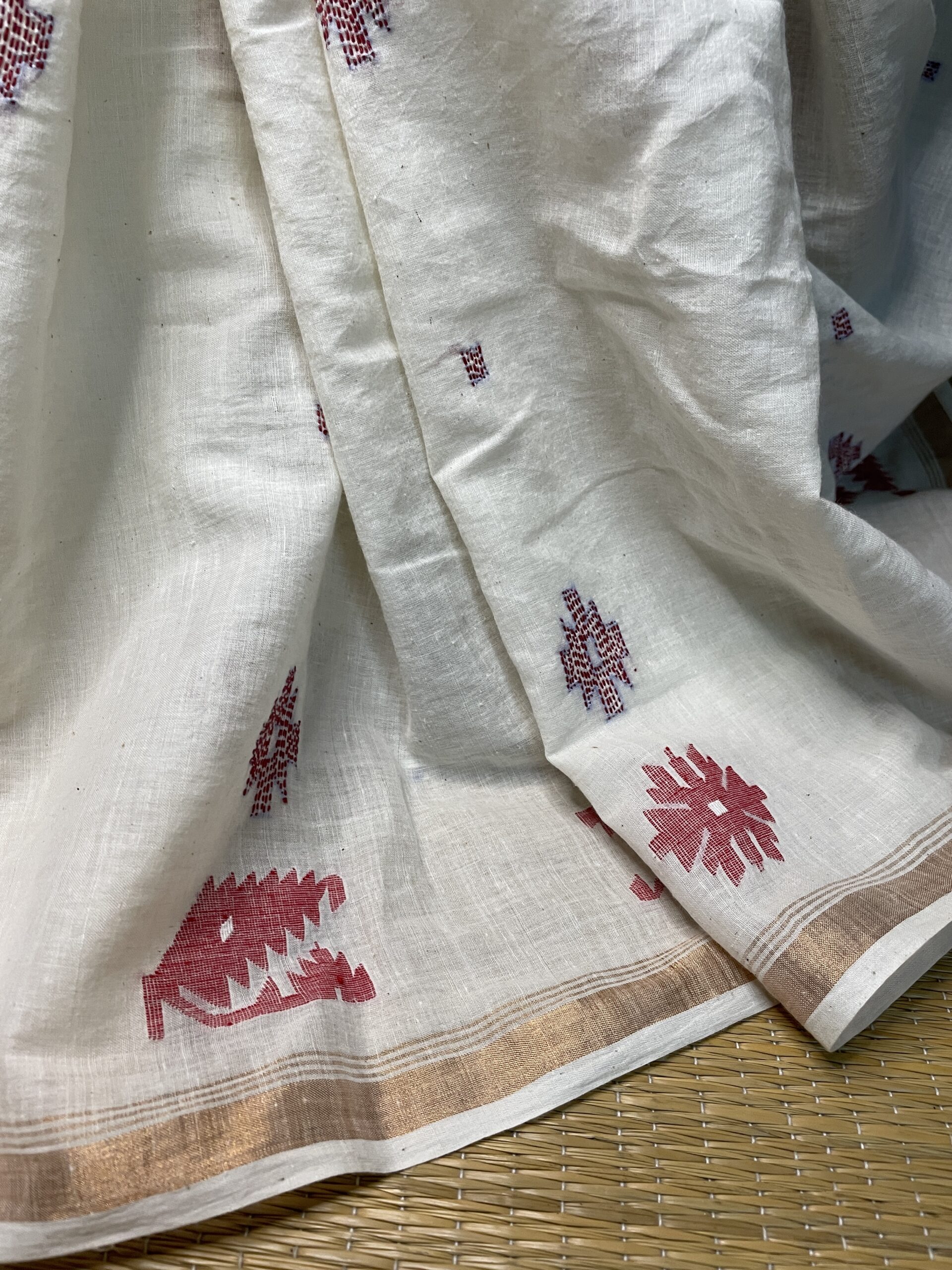ANTARA - Handspun cotton jamdani saree with kantha motifs - Image 9