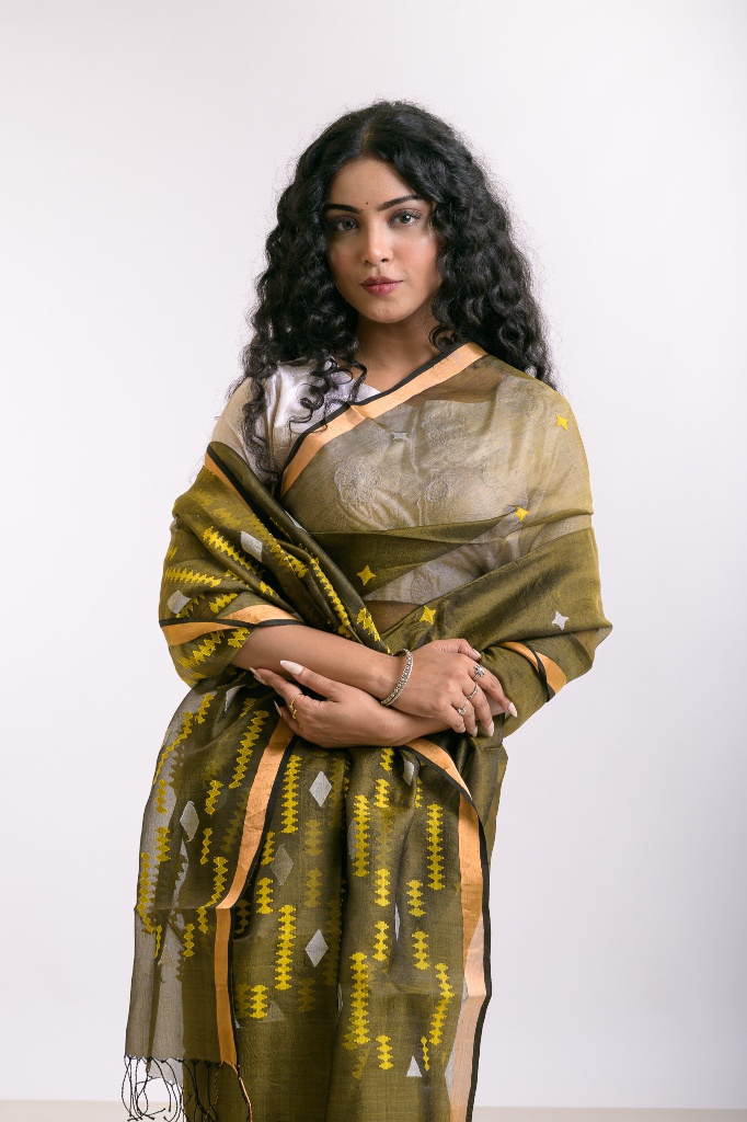 NIHARIKA - Handwoven resham silk jamdani saree with an elaborate pallu and small motifs on the body - Image 3