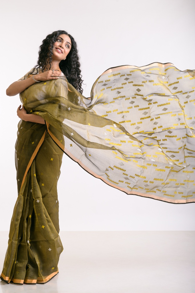 NIHARIKA - Handwoven resham silk jamdani saree with an elaborate pallu and small motifs on the body