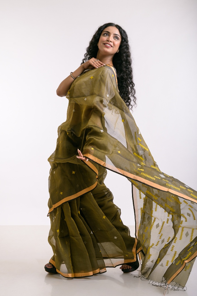 NIHARIKA - Handwoven resham silk jamdani saree with an elaborate pallu and small motifs on the body - Image 7